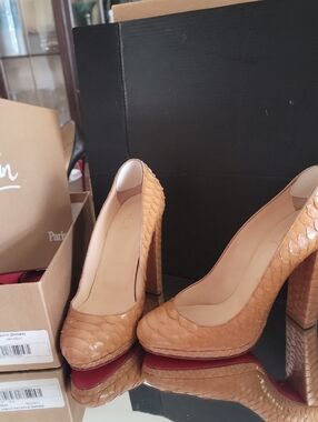 Christian Louboulin Tan Grapi python Sz 37.5 120 Heel